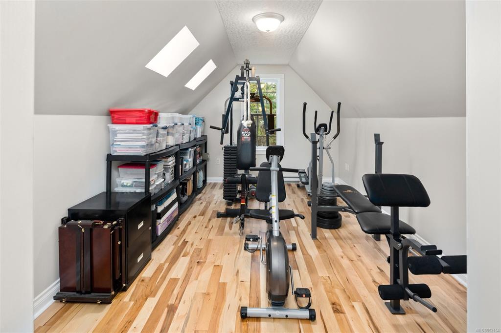 985 Dogwood Road, North Saanich, BC, V8L 5Z9 - 23