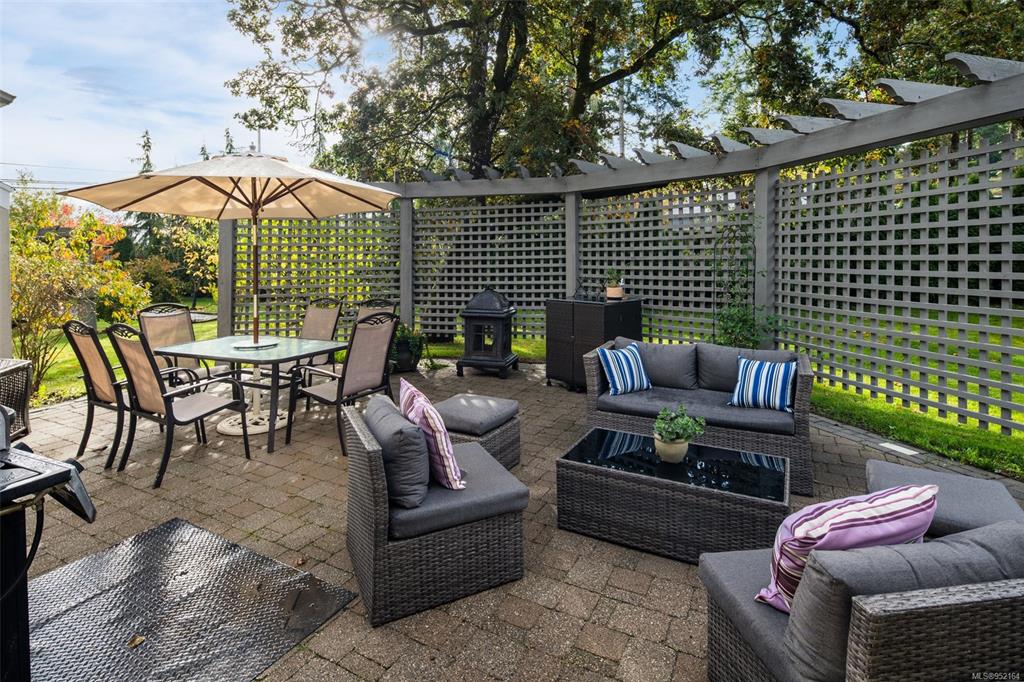 985 Dogwood Road, North Saanich, BC, V8L 5Z9 - 24