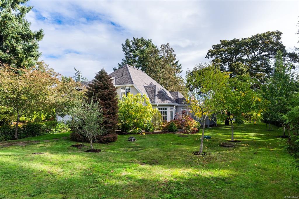 985 Dogwood Road, North Saanich, BC, V8L 5Z9 - 26