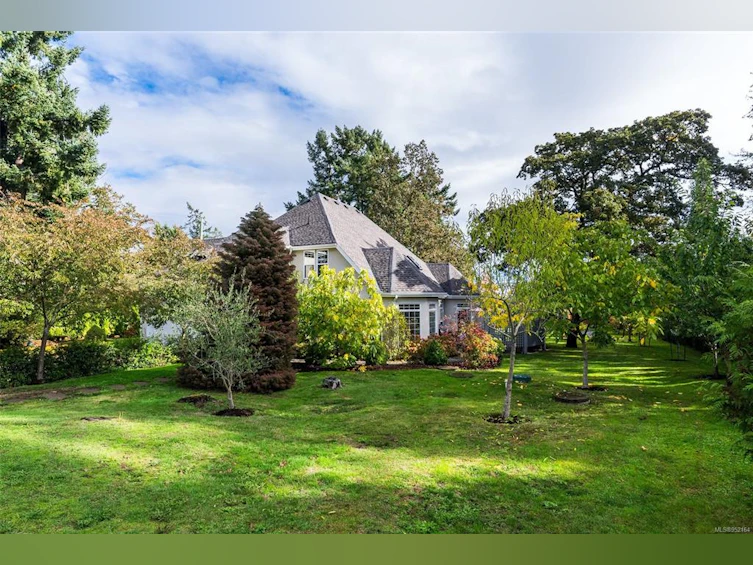 985 Dogwood Road, North Saanich, BC, V8L 5Z9 - 26