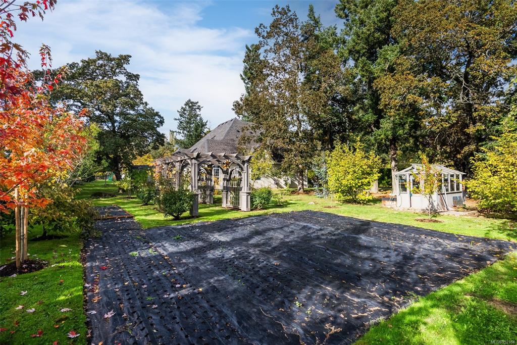 985 Dogwood Road, North Saanich, BC, V8L 5Z9 - 27