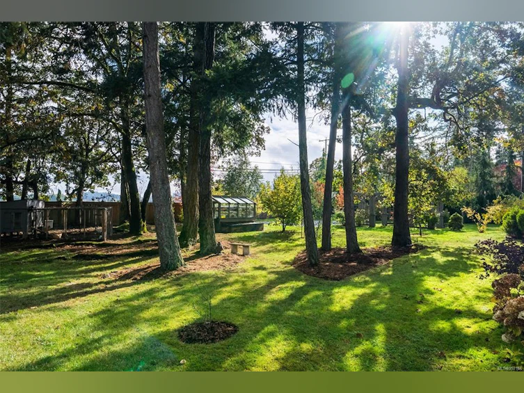 985 Dogwood Road, North Saanich, BC, V8L 5Z9 - 29