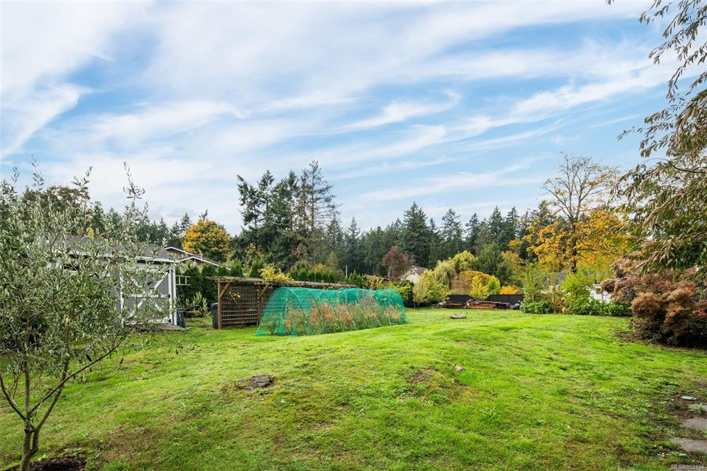 985 Dogwood Road, North Saanich, BC, V8L 5Z9 - 31