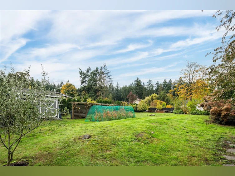 985 Dogwood Road, North Saanich, BC, V8L 5Z9 - 31