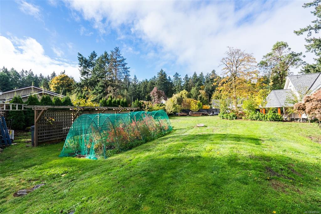 985 Dogwood Road, North Saanich, BC, V8L 5Z9 - 32