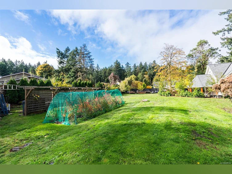985 Dogwood Road, North Saanich, BC, V8L 5Z9 - 32
