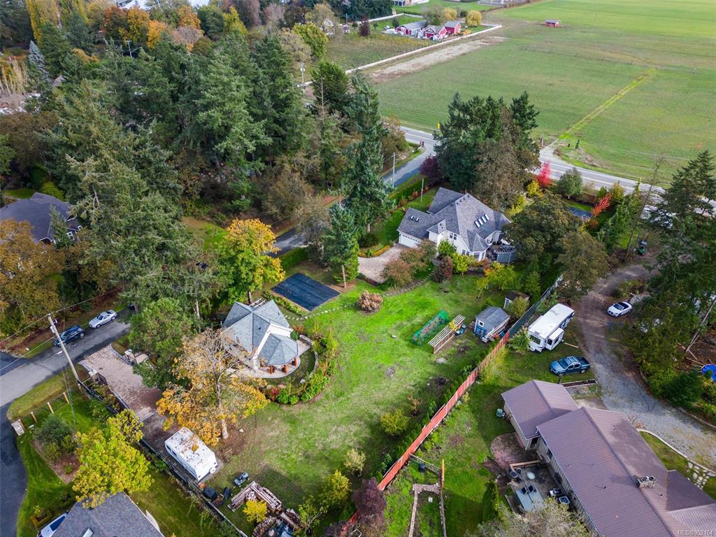 985 Dogwood Road, North Saanich, BC, V8L 5Z9 - 33