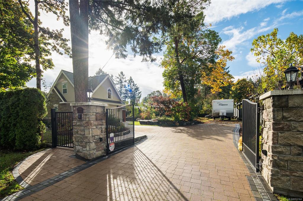 985 Dogwood Road, North Saanich, BC, V8L 5Z9 - 34
