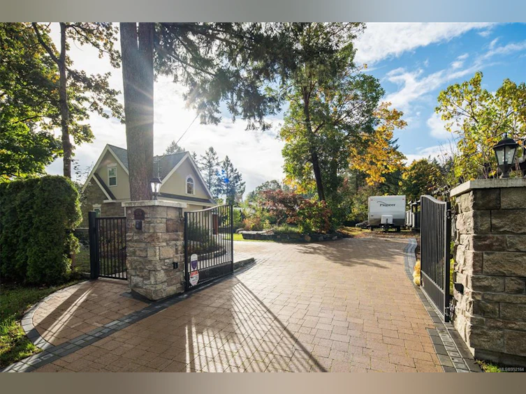 985 Dogwood Road, North Saanich, BC, V8L 5Z9 - 34