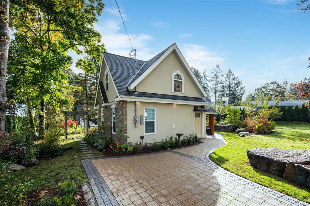 985 Dogwood Road, North Saanich, BC, V8L 5Z9 - 35