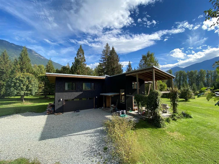 390 Dill Road, Pemberton, BC, V0N 2L2