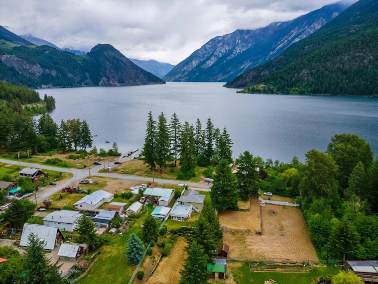 3728 Peepanchuktin Road, Pemberton, BC, V0N 1L0