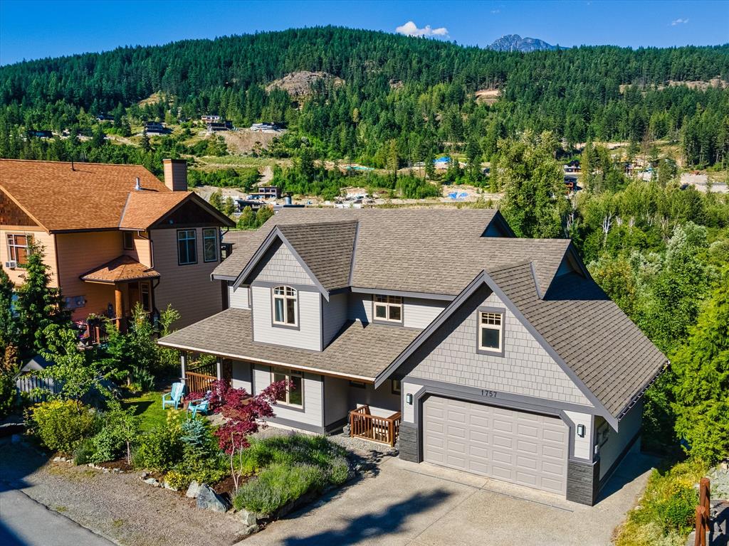1757 Pinewood Drive, Pemberton, BC, V0N 2L3