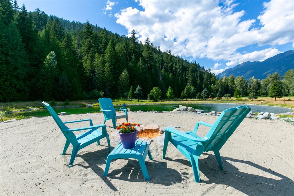 1015 Cedar Grove Road, Pemberton, BC, V0N 2L2