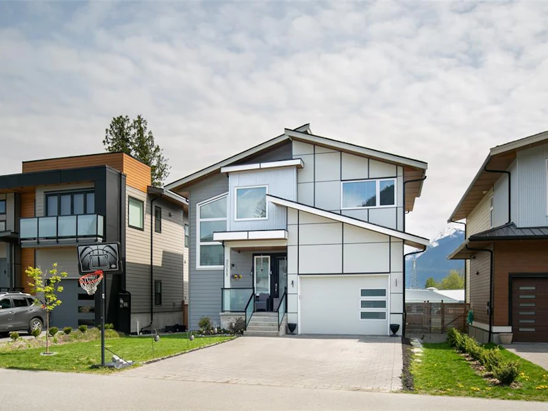 2011 Tiyata Boulevard, Pemberton BC