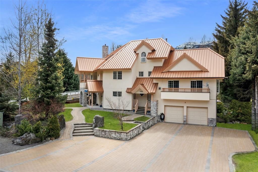 7203 North Fitzsimmons Road, Whistler, BC, V8E 0E3