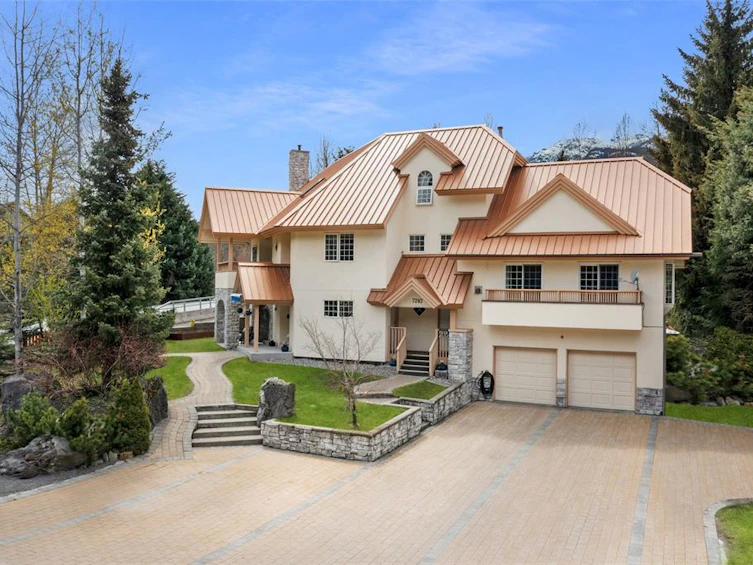 7203 North Fitzsimmons Road, Whistler, BC, V8E 0E3