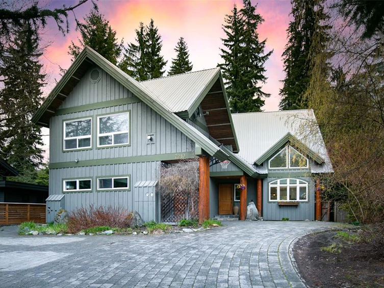 7210 North Fitzsimmons Road, Whistler, BC, V8E 0E3
