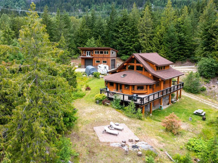 9040 Pemberton Portage Road, Pemberton, BC, V0N 2K0