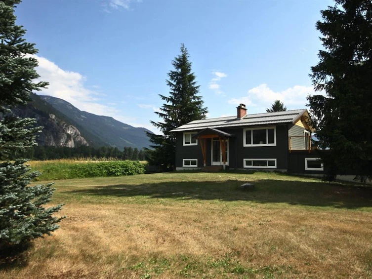 900 Erickson Road, Pemberton, BC, V0N 2L2