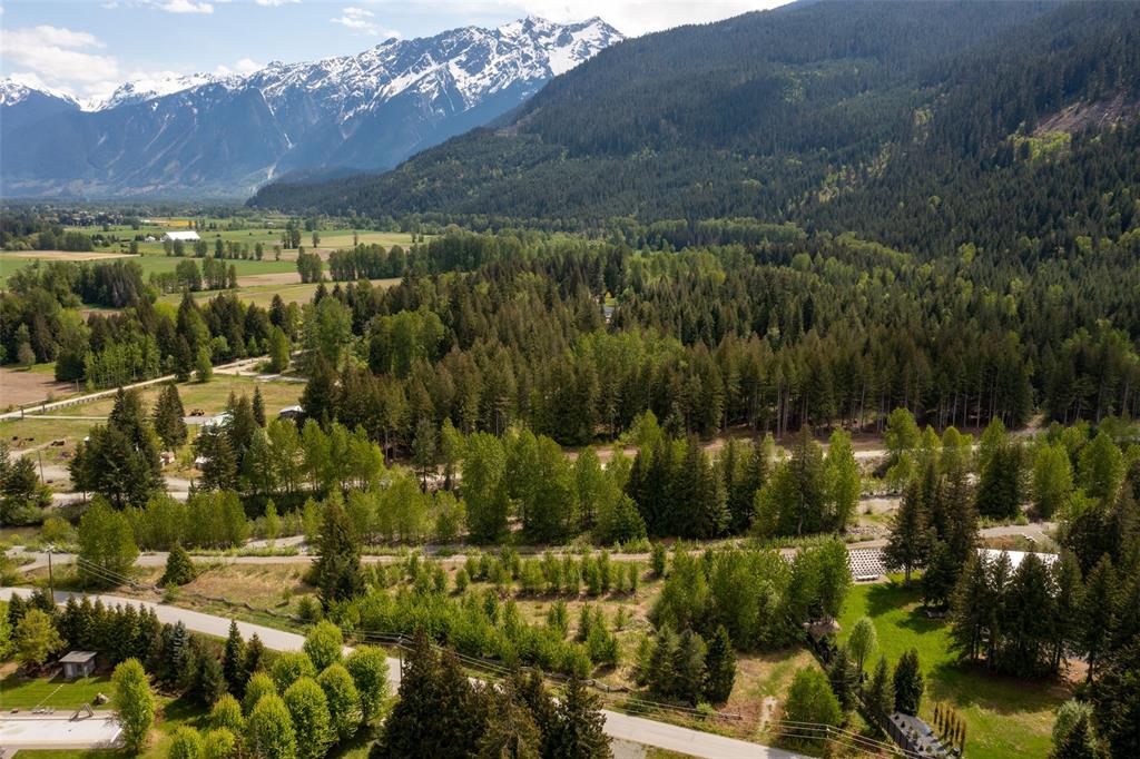 1078 Cedar Grove Lane, Pemberton, BC, V0N 2L0