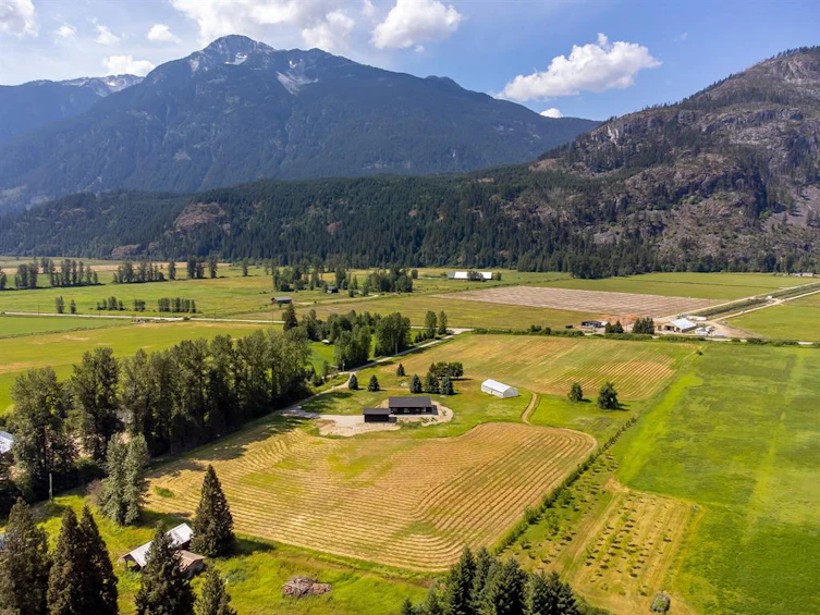 3085 Lois Road, Pemberton, BC, V0N 2L2