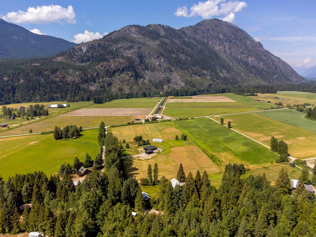 3085 Lois Road, Pemberton, BC, V0N 2L2 - 3