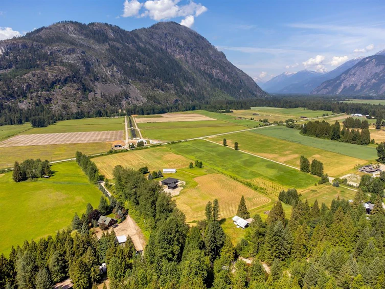 3085 Lois Road, Pemberton, BC, V0N 2L2 - 4