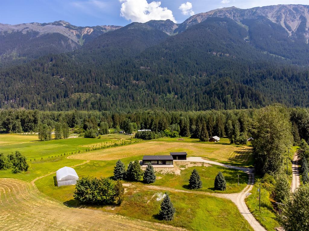 3085 Lois Road, Pemberton, BC, V0N 2L2 - 8