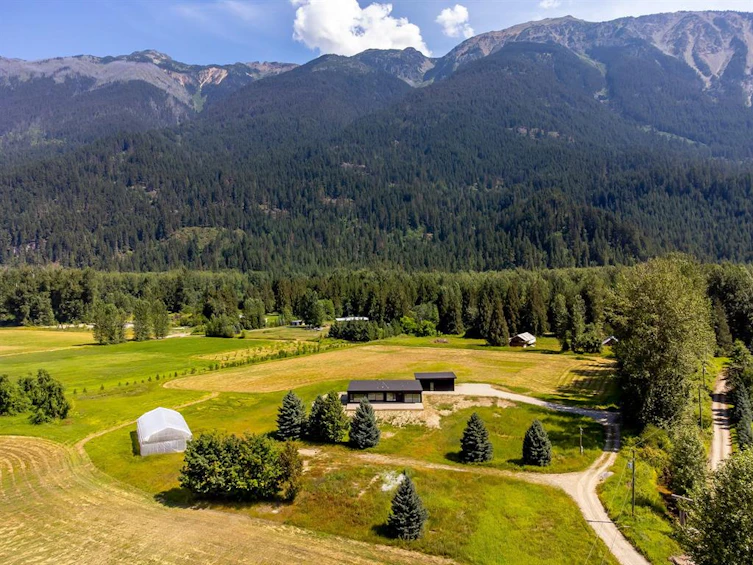 3085 Lois Road, Pemberton, BC, V0N 2L2 - 8