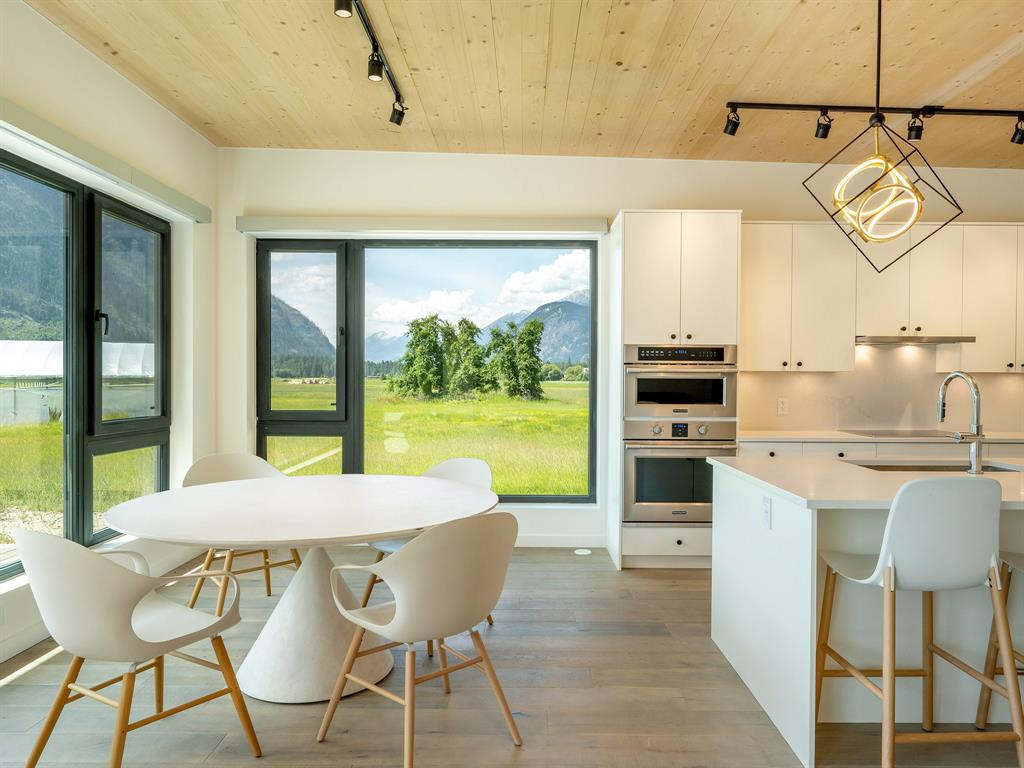 3085 Lois Road, Pemberton, BC, V0N 2L2 - 10