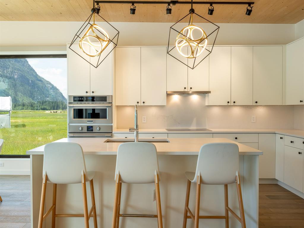 3085 Lois Road, Pemberton, BC, V0N 2L2 - 12