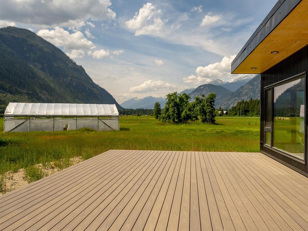 3085 Lois Road, Pemberton, BC, V0N 2L2 - 23