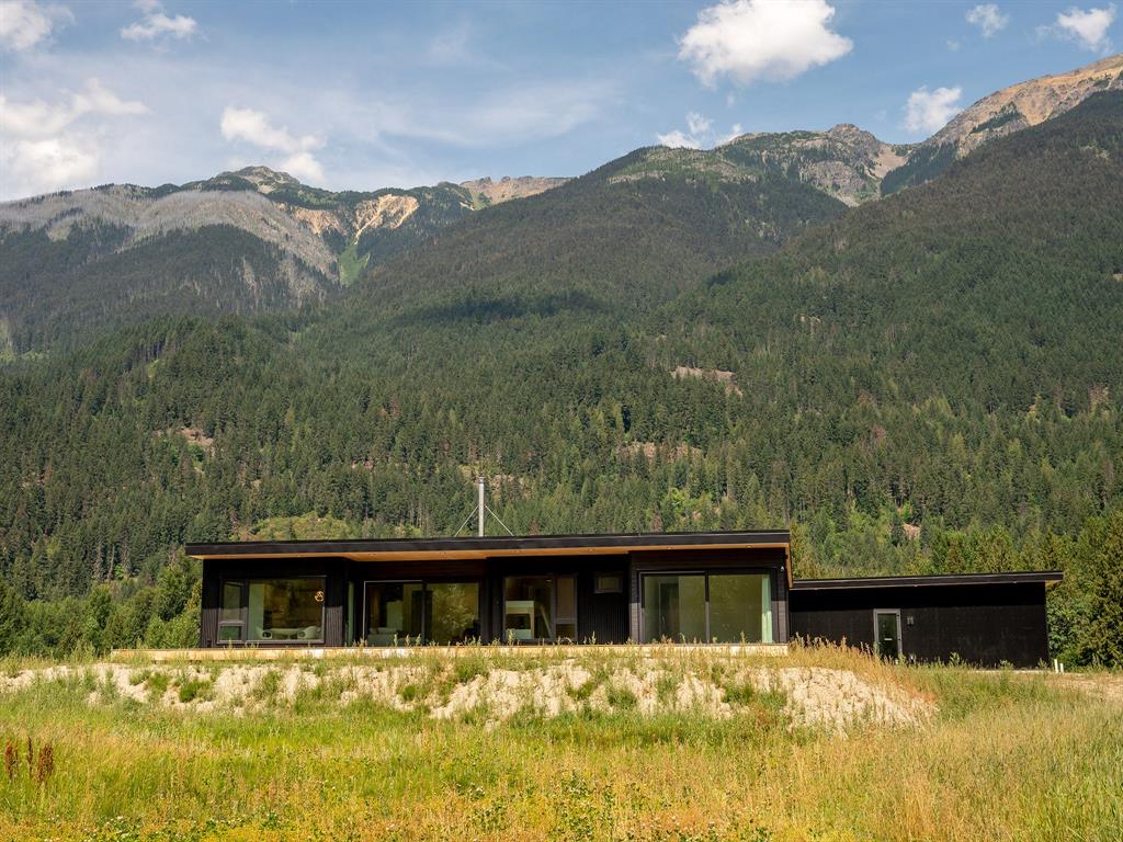 3085 Lois Road, Pemberton, BC, V0N 2L2 - 24