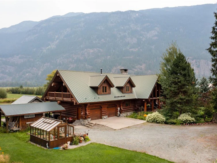8225 Pemberton Meadows Road, Pemberton, BC, V0N 2L2
