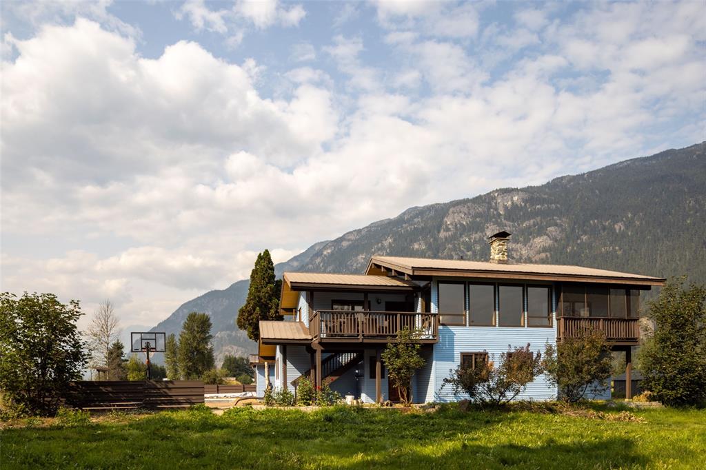 8184 Pemberton Meadows Road, Pemberton, BC, V0N 2L2