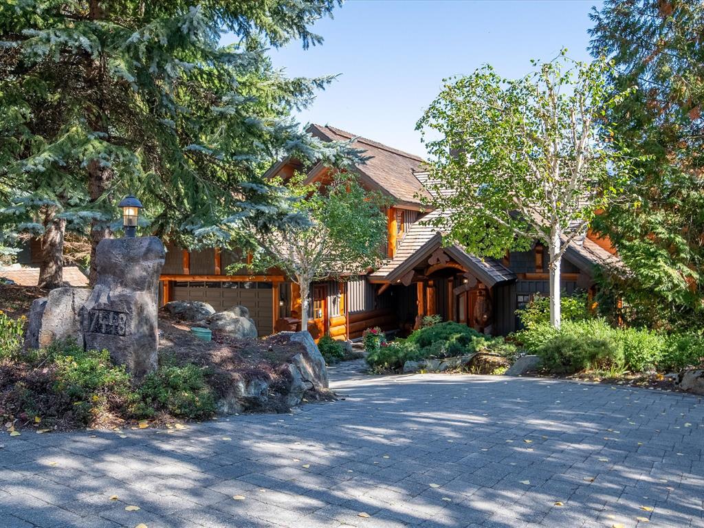 7448 Treetop Lane, Whistler, BC, V8E 0E9 - 3