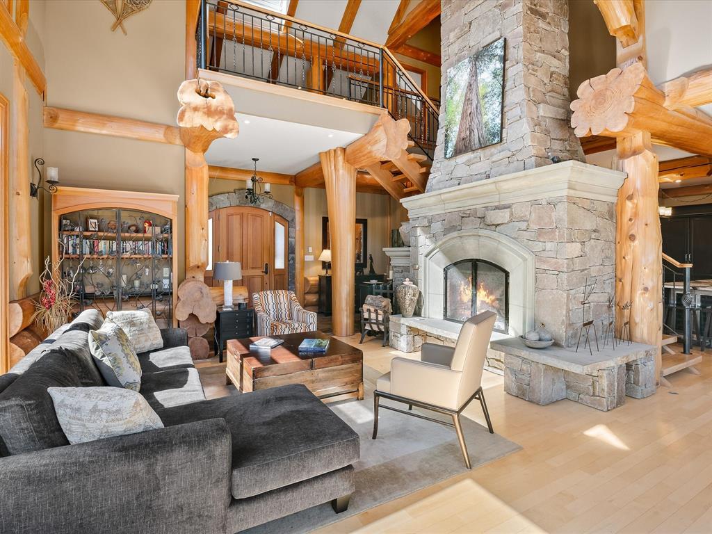7448 Treetop Lane, Whistler, BC, V8E 0E9 - 7