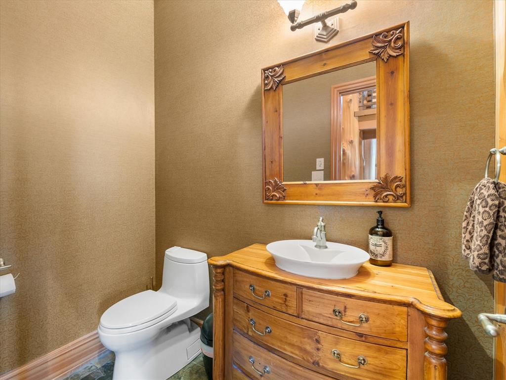 7448 Treetop Lane, Whistler, BC, V8E 0E9 - 9