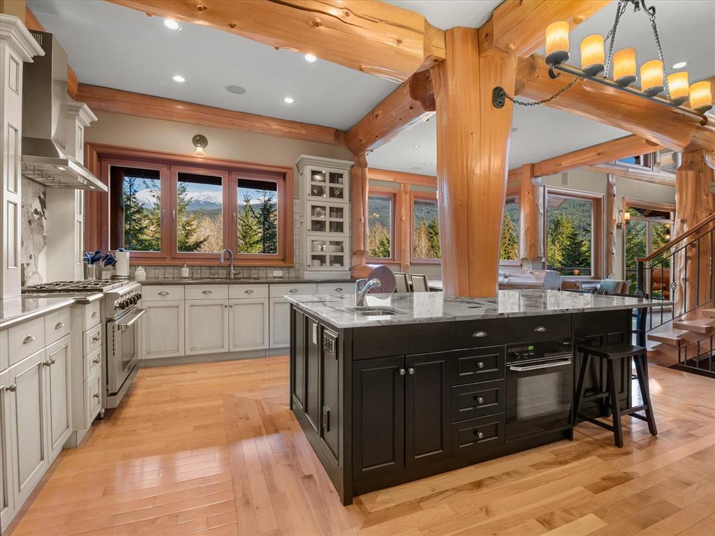 7448 Treetop Lane, Whistler, BC, V8E 0E9 - 11