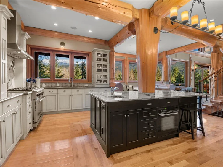 7448 Treetop Lane, Whistler, BC, V8E 0E9 - 11