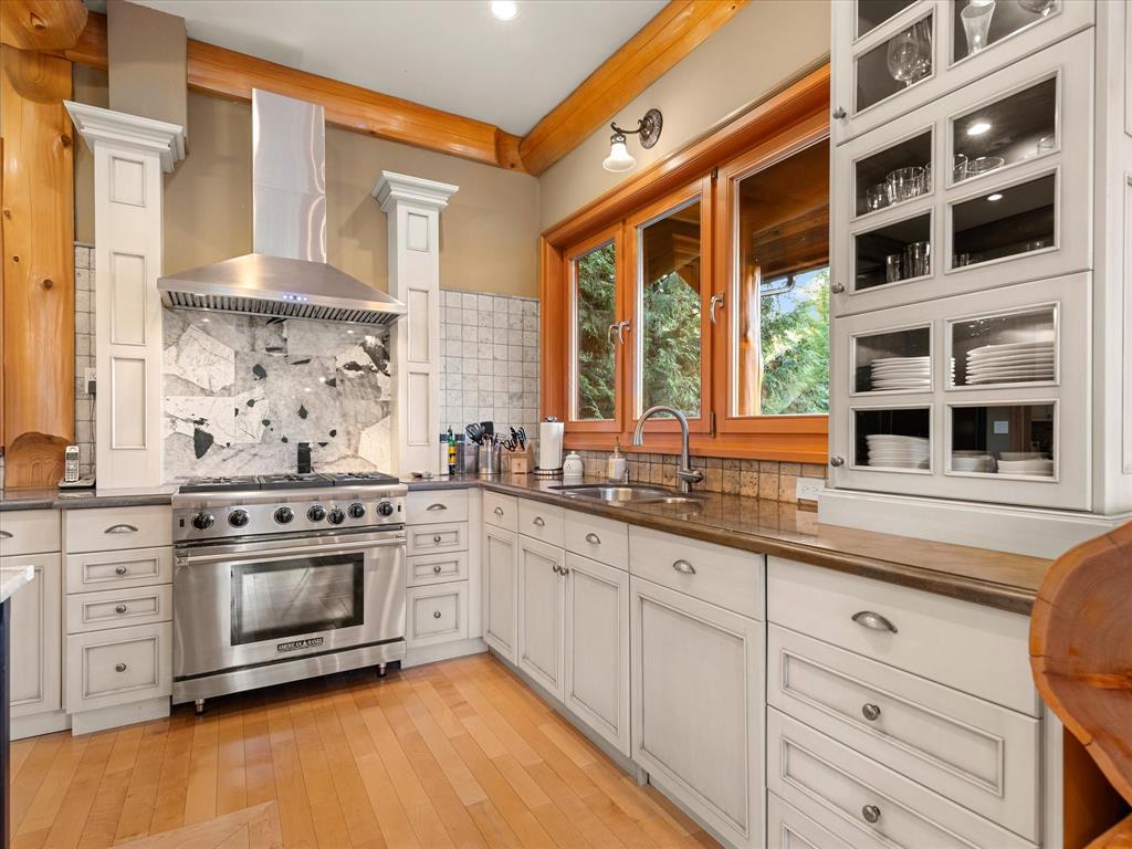 7448 Treetop Lane, Whistler, BC, V8E 0E9 - 12