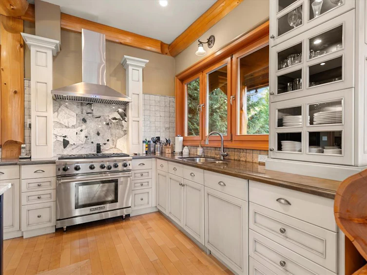 7448 Treetop Lane, Whistler, BC, V8E 0E9 - 12