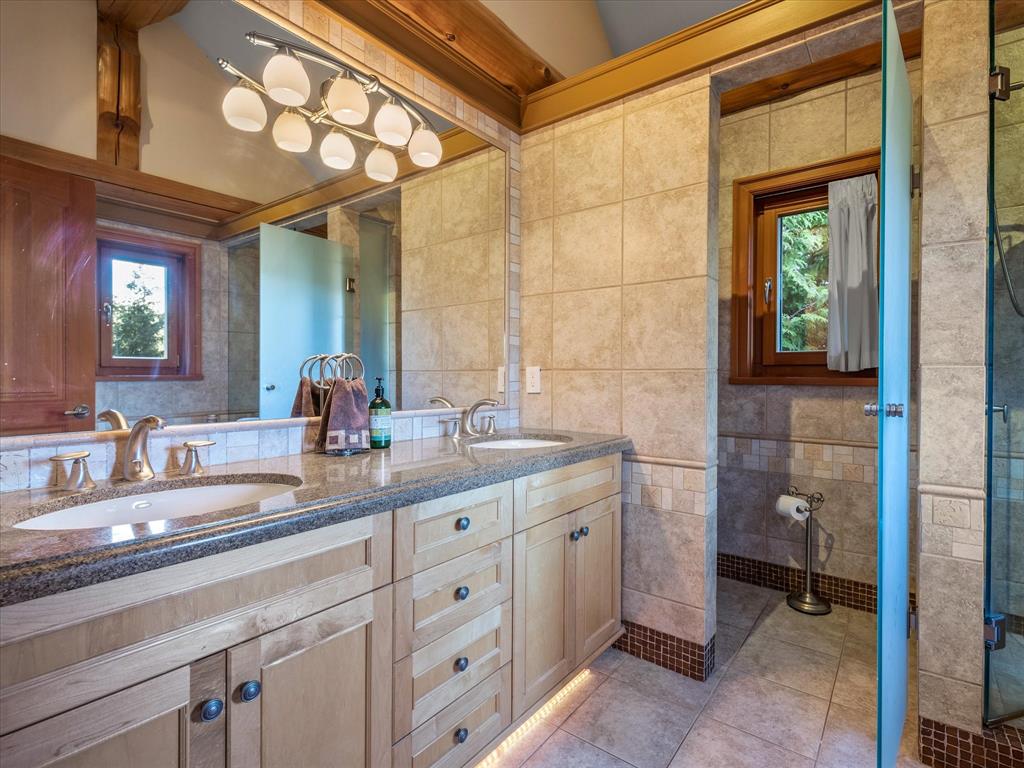 7448 Treetop Lane, Whistler, BC, V8E 0E9 - 26
