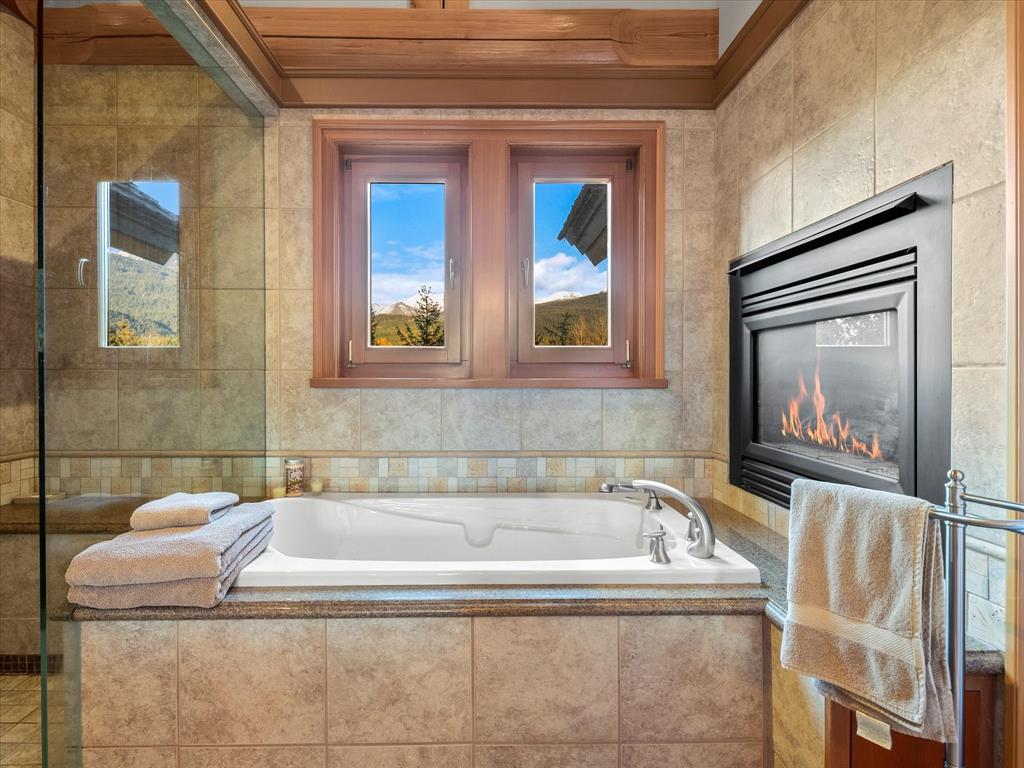 7448 Treetop Lane, Whistler, BC, V8E 0E9 - 27
