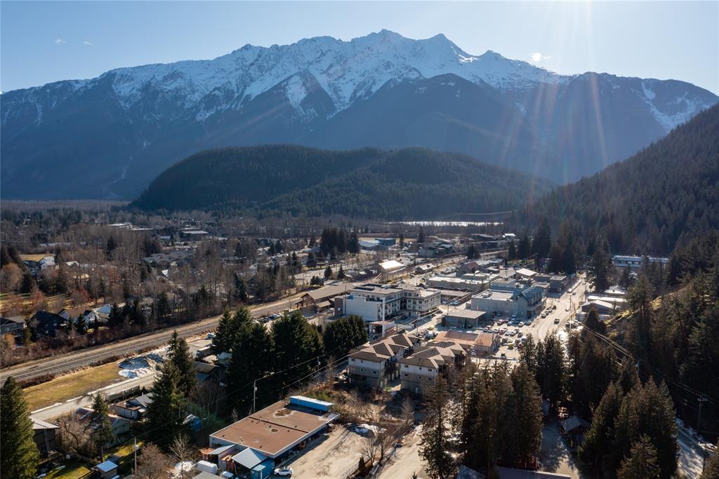 7454 Prospect Street, Pemberton, BC, V0N 2L0 - 3